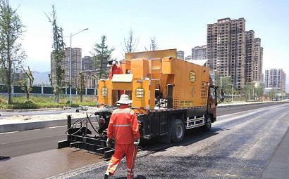 slurry sealing truck